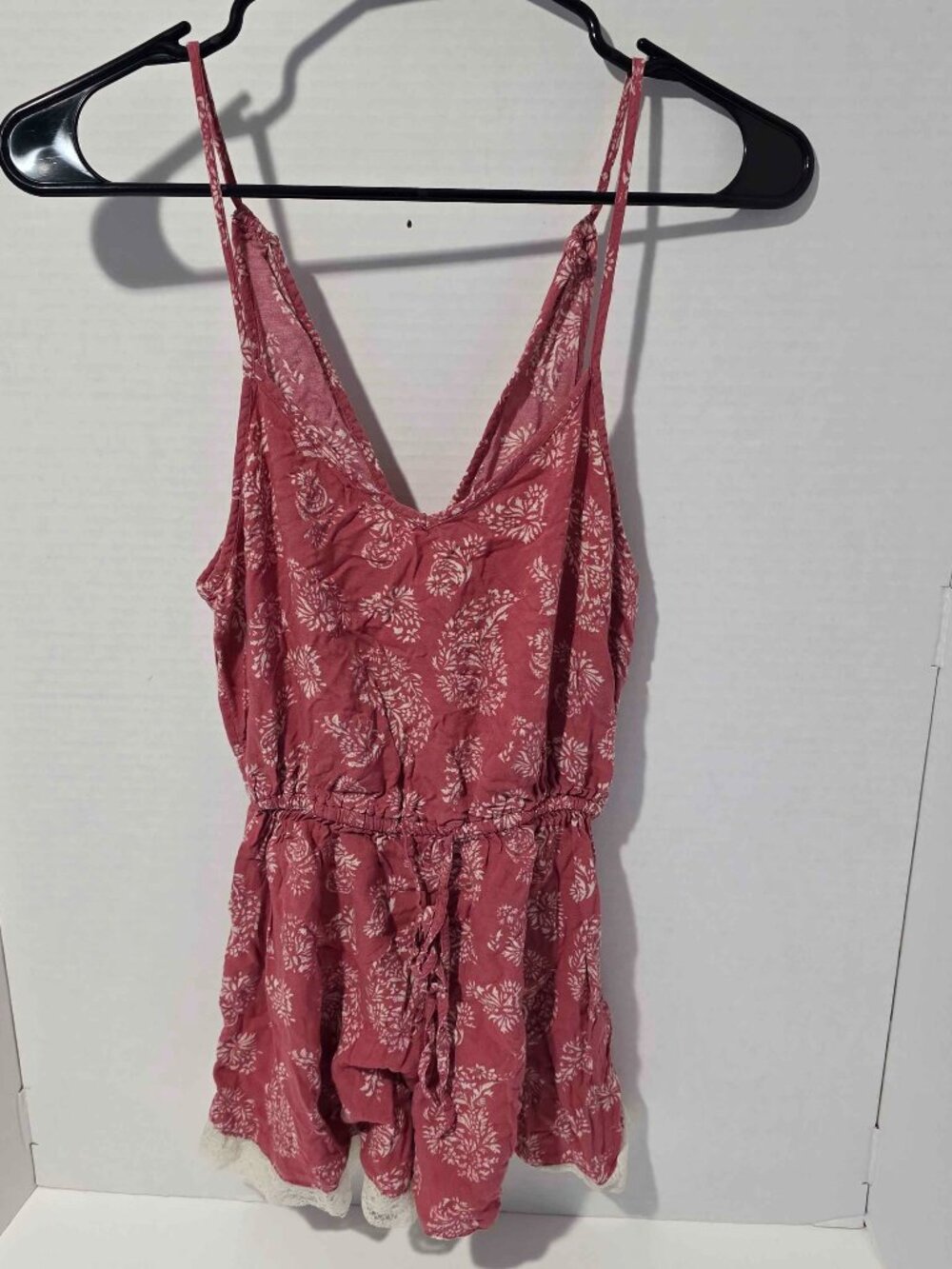 Abercrombie & Fitch Red White Tie Dye Romper V-Neck Lace Trim Women's XS